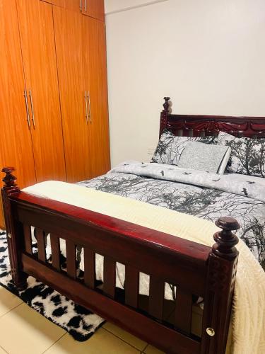a bedroom with a bed and a wooden cabinet at Comfy cozy in Kira