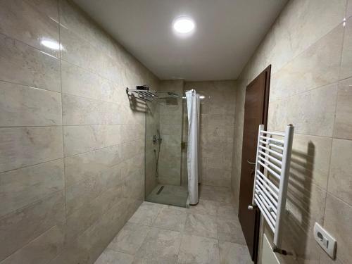 Un baño de Maar Hotel Brezovice