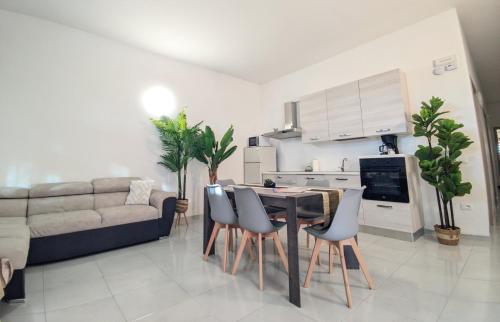 a kitchen and living room with a table and chairs at Cappuccini Friends in Peschiera del Garda