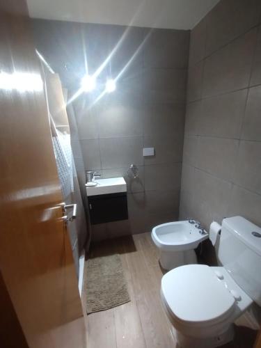 a small bathroom with a toilet and a sink at Monoambiente a estrenar con Balcón in La Plata