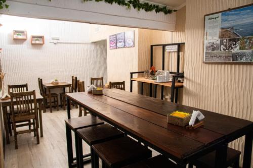 a dining room with a wooden table and chairs at EcoHotelTDF in Río Grande