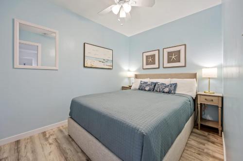 Кровать или кровати в номере Tortuga Del Mar- 2 Bedroom Beachfront Condo with Pool