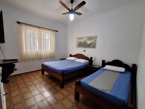 Postel nebo postele na pokoji v ubytování Casa Térrea Espaçosa Centro , Bertioga-Pertinho da Praia