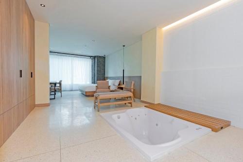 Φωτογραφία από το άλμπουμ του Iconik 33 Hotel σε Μεδεγίν