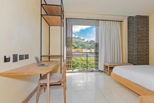 Ένα ή περισσότερα κρεβάτια σε δωμάτιο στο Iconik 33 Hotel