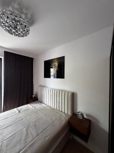 a bedroom with a large bed in a room at Apartament Morzlive in Ustronie Morskie