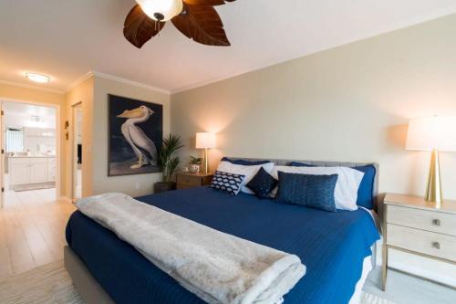 Una cama o camas en una habitación de Stunning Luxury Oceanfront Condo 90 Day Minimum