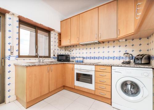 401 - 2 bedroom Apartment - Oura - Sea View