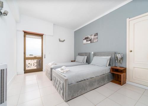 402 - Oura - 2 Bedroomed Apartment - Sea View photo 2