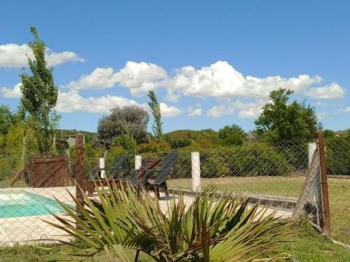 Bazén v ubytování AROMA DEL POTRERO nebo v jeho okolí