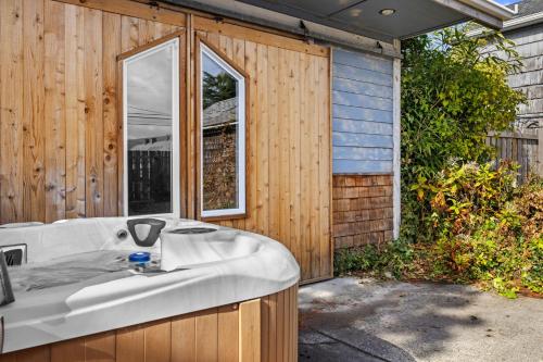 Φωτογραφία από το άλμπουμ του Vintage Beach Cottage σε Seaside