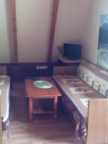 a small room with two beds and a table at Rooms Apartment Durmitor in Žabljak
