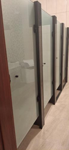 Et badeværelse på Pousada Café em Flor -Quarto com cama de solteiro