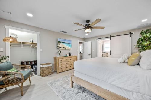 Gallery image of Pool Game Room 3 Kings Magnolia Beach House in Cape Canaveral