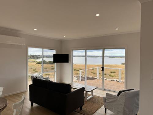 Гостиная зона в Pelican Lagoon Retreat