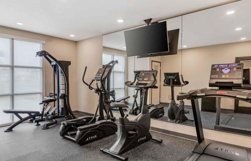 a gym with treadmills and elliptical machines at Extended Stay America Premier Suites - Jacksonville - Airport in Jacksonville