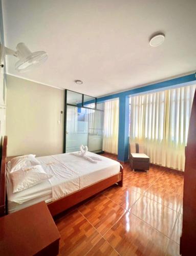 Una cama o camas en una habitación de Horus Suite Hotel