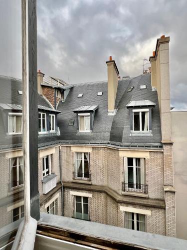 Paris center Eiffel studio