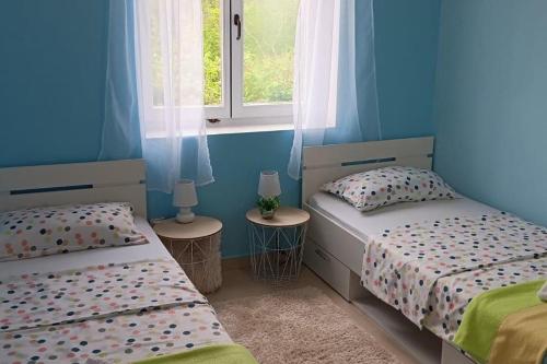 Apartments with parking space Skrbcici, Krk - 25009