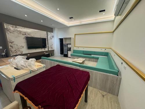 TV a/nebo společenská místnost v ubytování 慕漾民宿 包棟獨棟游泳池近羅運