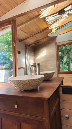 a kitchen with two sinks on a wooden counter at Octógono Soñado Lodge in El Boquerón