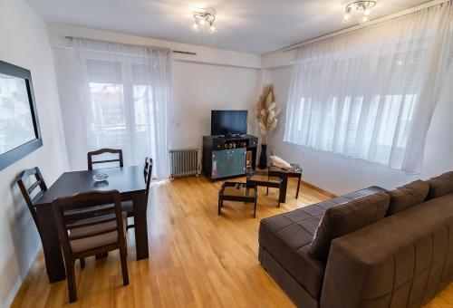 Alex Cosy Quarters - 2 Bedrooms & Private Parking