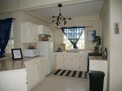 Η κουζίνα ή μικρή κουζίνα στο Rodney Heights 3-Bed Apt