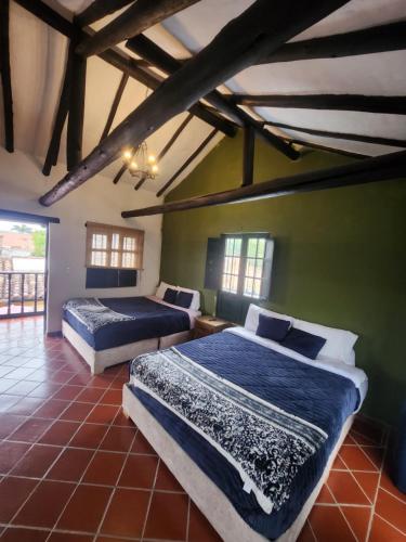 Postel nebo postele na pokoji v ubytování Hotel Santa María Villa de Leyva