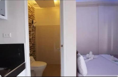 Ένα μπάνιο στο Sea Garden Suites