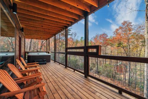 Top rated Smokies Cabin, Arcade, HotTub, Sleeps 12 photo 47