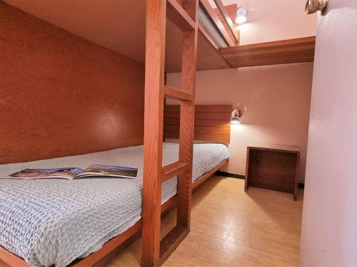 Ένα ή περισσότερα κρεβάτια σε δωμάτιο στο Studio 4 pers à 50m pistes avec parking et WiFi gratuit - FR-1-525-303