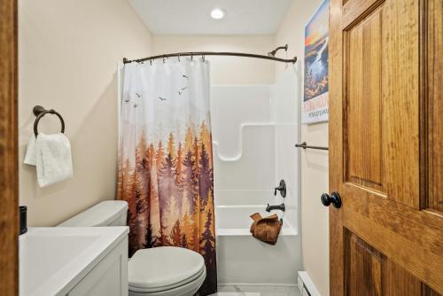 Ένα μπάνιο στο Sugar Maple Retreat