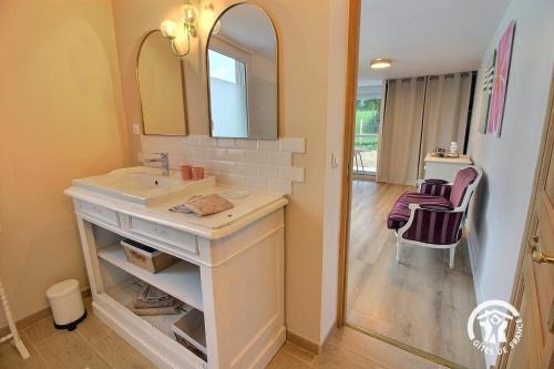 a bathroom with a sink and a mirror at St christophe in Lézardrieux