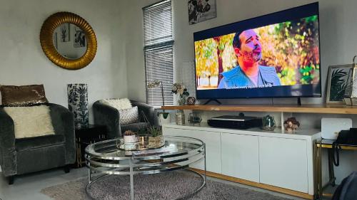 TV a/nebo společenská místnost v ubytování Butternice Farmstead