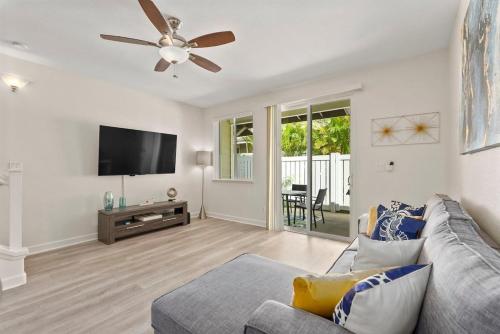a living room with a couch and a flat screen tv at Hawaiian Dream Villa 1 mile from Disney Aulani in Honokai Hale
