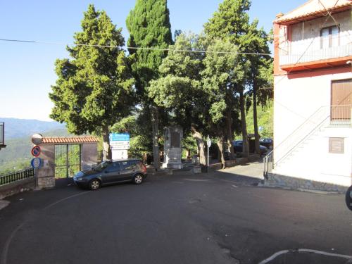 a car parked in a parking lot next to a building at B&B Il Nido dell'Aquila in San Donato di Ninea