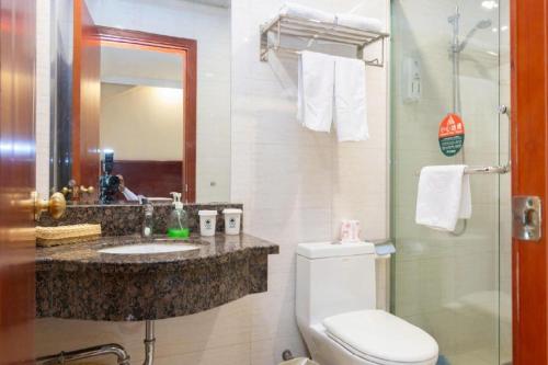 Ένα μπάνιο στο GreenTree Inn Shanghai Songjiang Xinqiao Jiuxin Road Express Hotel