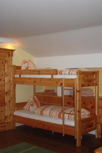 Postel nebo postele na pokoji v ubytování Gasthof Gosausee
