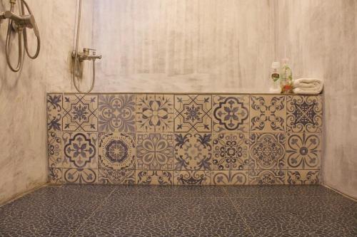 Ένα μπάνιο στο Urban Oasis Studio with Bathtub & Garden - Vientiane Centre