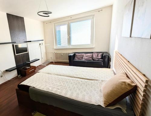 Ένα ή περισσότερα κρεβάτια σε δωμάτιο στο Tichý apartmán Dúbravka