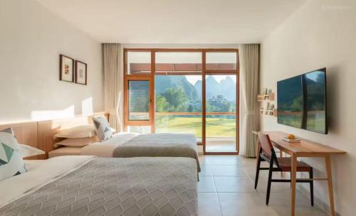 a bedroom with two beds and a desk and a window at 悦田生活酒店 in Gaotian