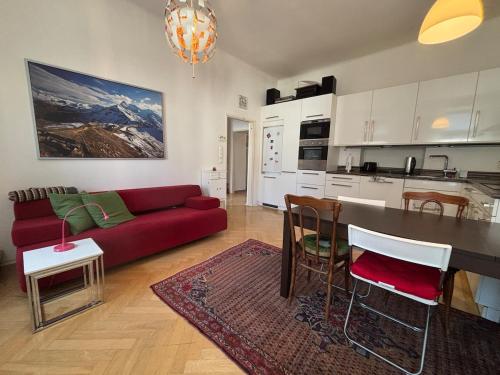 Viennese charm near the main train station for 2-4 people
