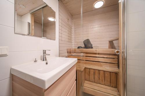 Ένα μπάνιο στο Lomavuokra Studio apartment A3, Levi Central, ski-in ski-out