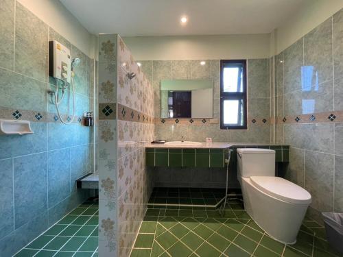 a bathroom with a toilet and a sink and a mirror at อัมพวาริเวอร์วิว Amphawa River View in Samut Songkhram