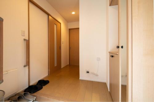 a hallway with shoes on the floor of a room at Elle Maison大森 102 in Tokyo