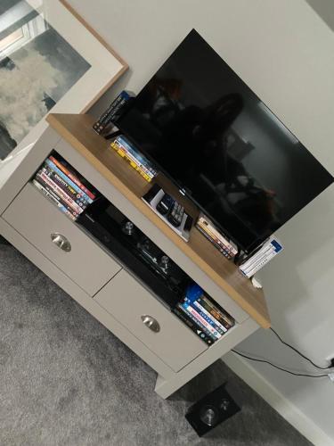 Et tv og/eller underholdning på Coorie Cottage