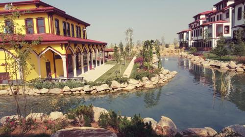 Permandangan sungai dekat dengan hotel