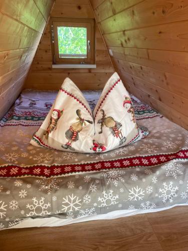 Ένα ή περισσότερα κρεβάτια σε δωμάτιο στο NEW! Glamping House with new hot tub and sauna- Hisa oddiha UPDATED DECEMBER 2025