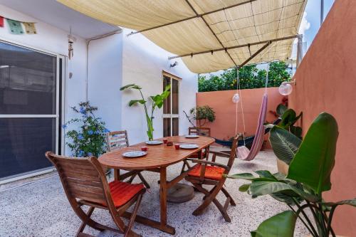 Un pato o zona al aire libre en Boho Hostel