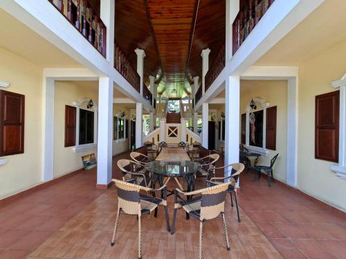 Twin House Guesthouse - Lao Experience